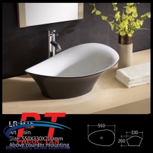 Lavabo chiếc nón đen trắng
