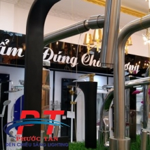 Vòi chén vuông đen