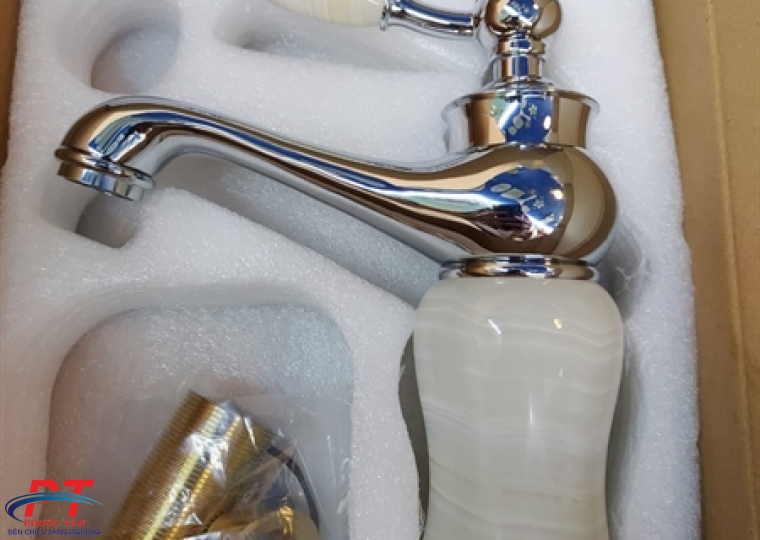 Vòi lavabo thân bạc sứ trắng tay ngọc VLVB-0486