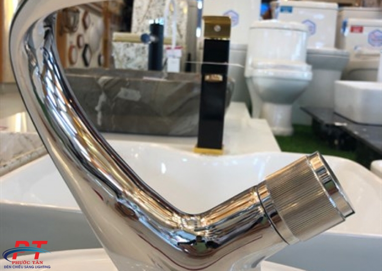 Vòi lavabo nghiêng bóng limited