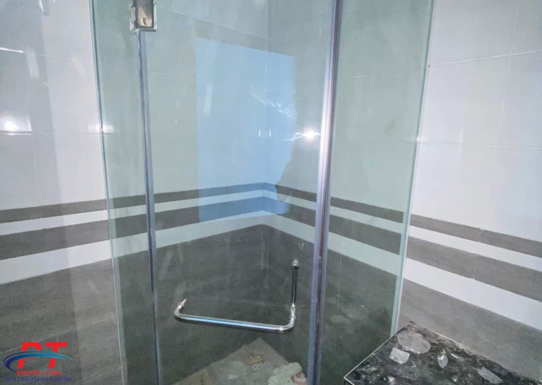 Vách Ngăn Kính Cường Lực